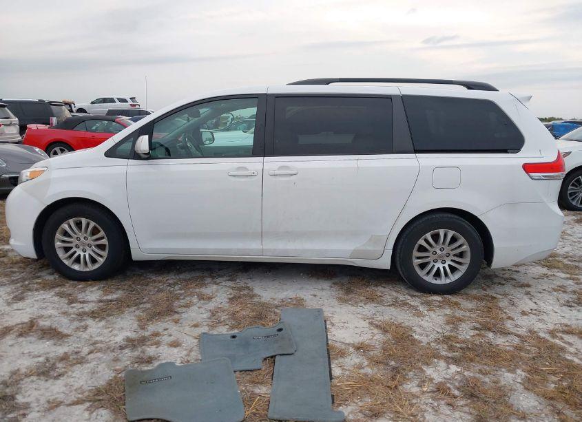 Photo 14 of 2014 Toyota Sienna XLE V6 8 PASSENGER (VIN 5TDYK3DC1ES448254)