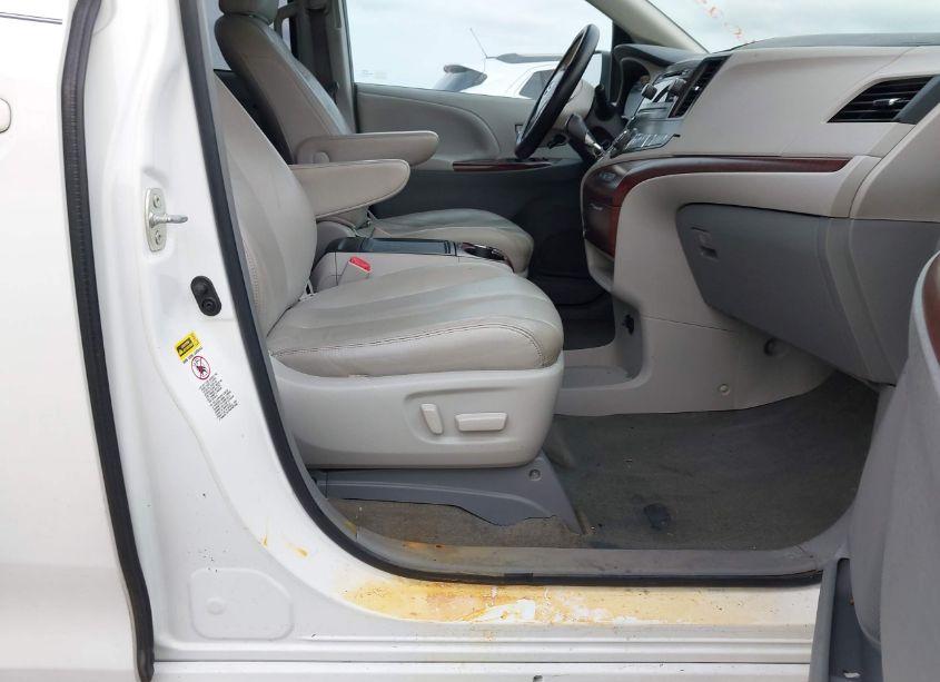 Photo 5 of 2014 Toyota Sienna XLE V6 8 PASSENGER (VIN 5TDYK3DC1ES448254)