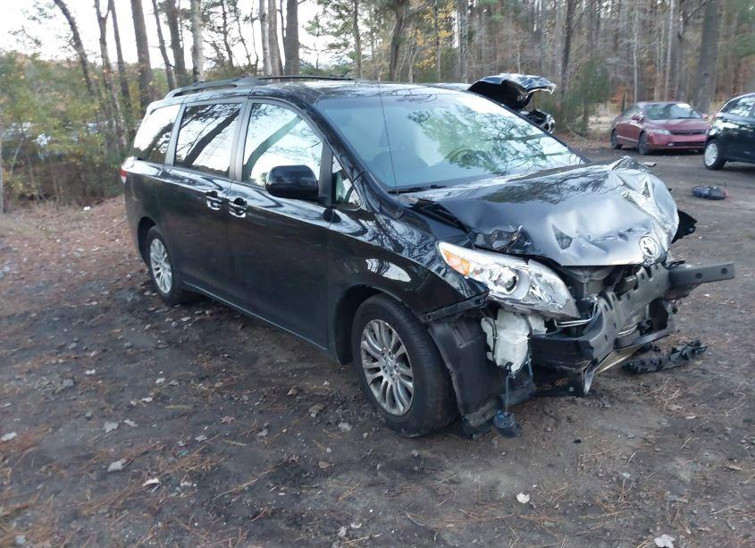 2014 Toyota Sienna XLE V6 8 PASSENGER (VIN 5TDYK3DC1ES472165) main photo