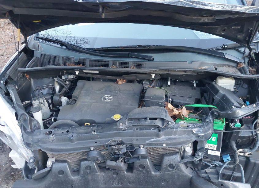 Photo 10 of 2014 Toyota Sienna XLE V6 8 PASSENGER (VIN 5TDYK3DC1ES472165)