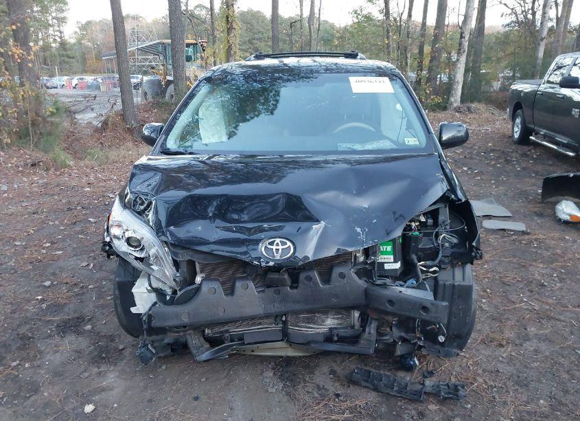 Photo 12 of 2014 Toyota Sienna XLE V6 8 PASSENGER (VIN 5TDYK3DC1ES472165)