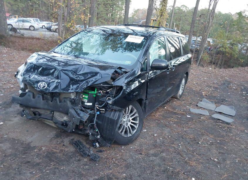 Photo 2 of 2014 Toyota Sienna XLE V6 8 PASSENGER (VIN 5TDYK3DC1ES472165)