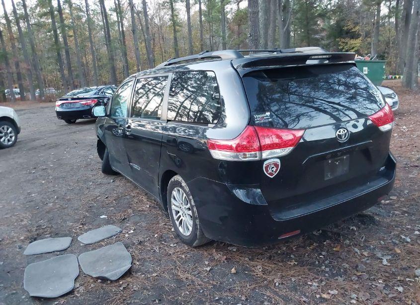 Photo 3 of 2014 Toyota Sienna XLE V6 8 PASSENGER (VIN 5TDYK3DC1ES472165)