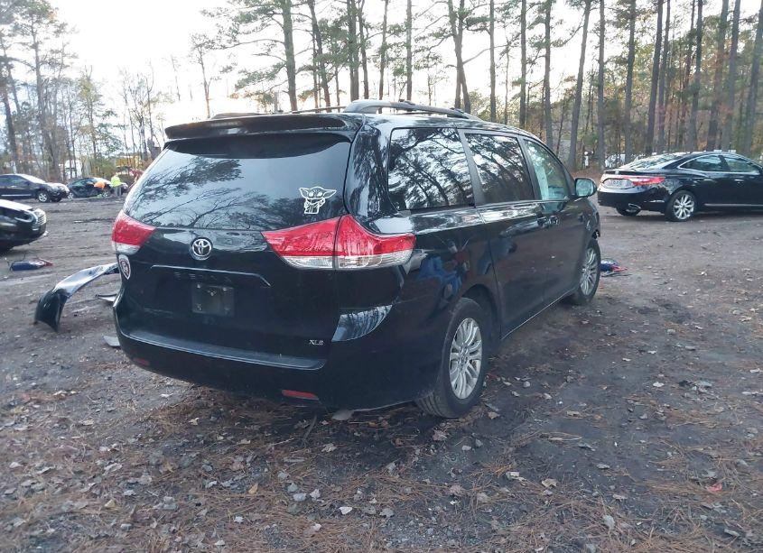Photo 4 of 2014 Toyota Sienna XLE V6 8 PASSENGER (VIN 5TDYK3DC1ES472165)