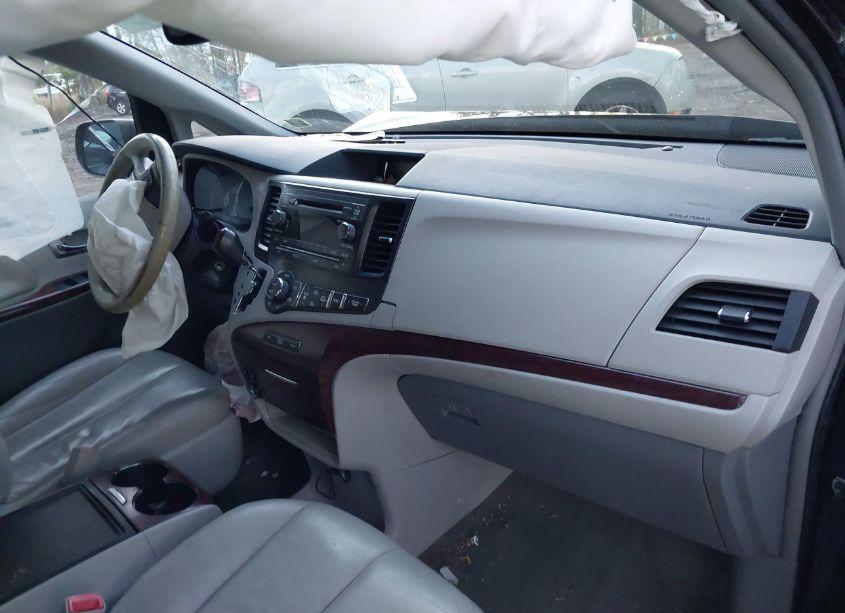Photo 5 of 2014 Toyota Sienna XLE V6 8 PASSENGER (VIN 5TDYK3DC1ES472165)