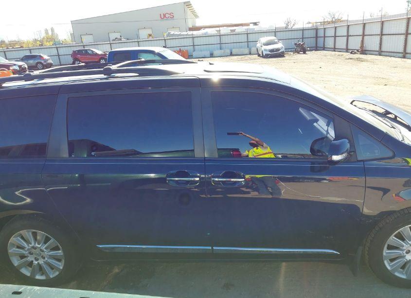 Photo 14 of 2015 Toyota Sienna LIMITED PREMIUM 7 PASSENGER (VIN 5TDYK3DC1FS542572)