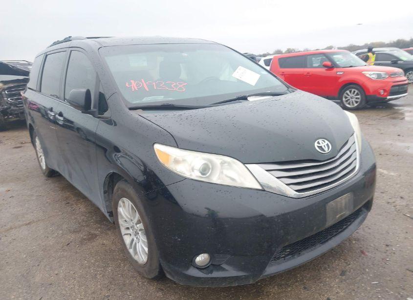 2015 Toyota Sienna XLE/LIMITED (VIN 5TDYK3DC1FS549232) main photo