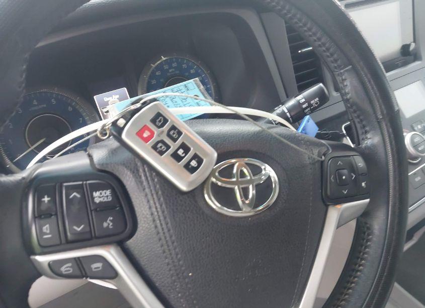 Photo 11 of 2015 Toyota Sienna XLE/LIMITED (VIN 5TDYK3DC1FS549232)