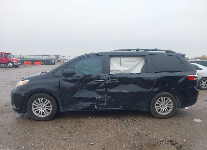 Photo 14 of 2015 Toyota Sienna XLE/LIMITED (VIN 5TDYK3DC1FS549232)