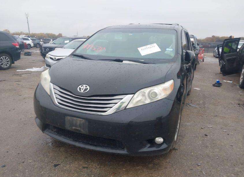 Photo 2 of 2015 Toyota Sienna XLE/LIMITED (VIN 5TDYK3DC1FS549232)