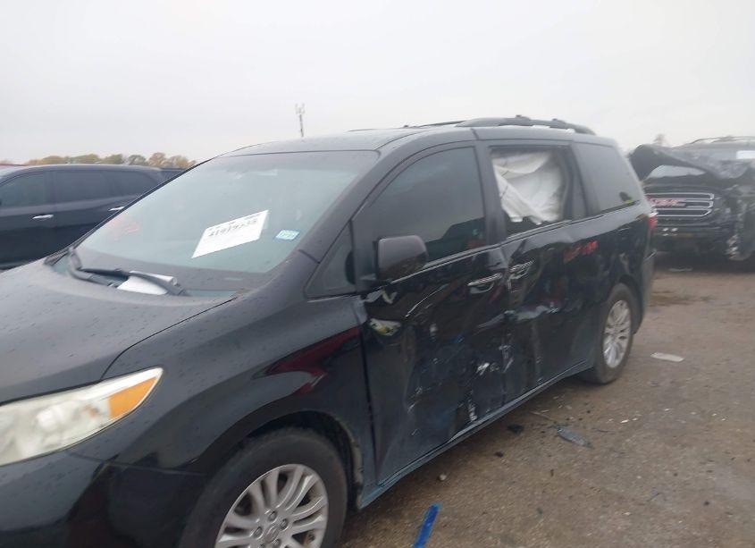 Photo 6 of 2015 Toyota Sienna XLE/LIMITED (VIN 5TDYK3DC1FS549232)
