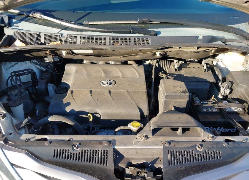 Photo 10 of 2015 Toyota Sienna XLE 8 PASSENGER (VIN 5TDYK3DC1FS563230)
