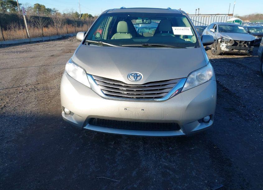 Photo 12 of 2015 Toyota Sienna XLE 8 PASSENGER (VIN 5TDYK3DC1FS563230)