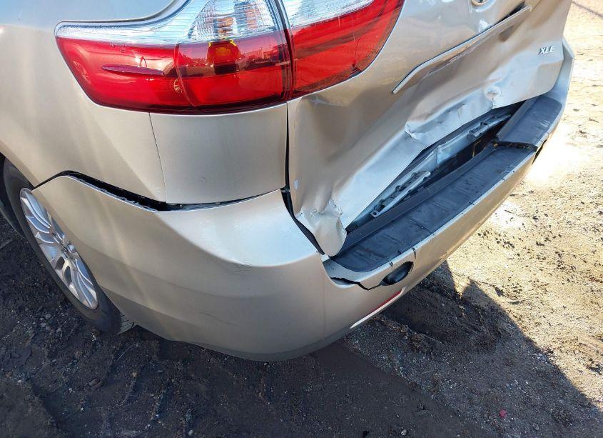 Photo 18 of 2015 Toyota Sienna XLE 8 PASSENGER (VIN 5TDYK3DC1FS563230)