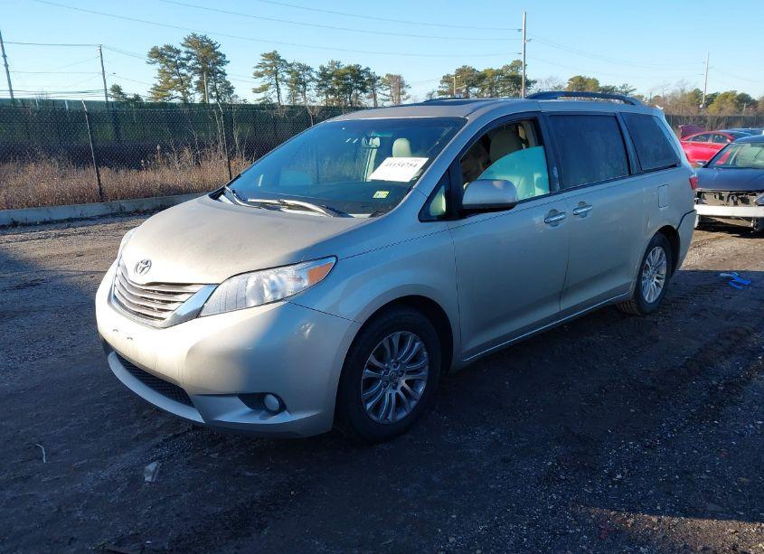 Photo 2 of 2015 Toyota Sienna XLE 8 PASSENGER (VIN 5TDYK3DC1FS563230)
