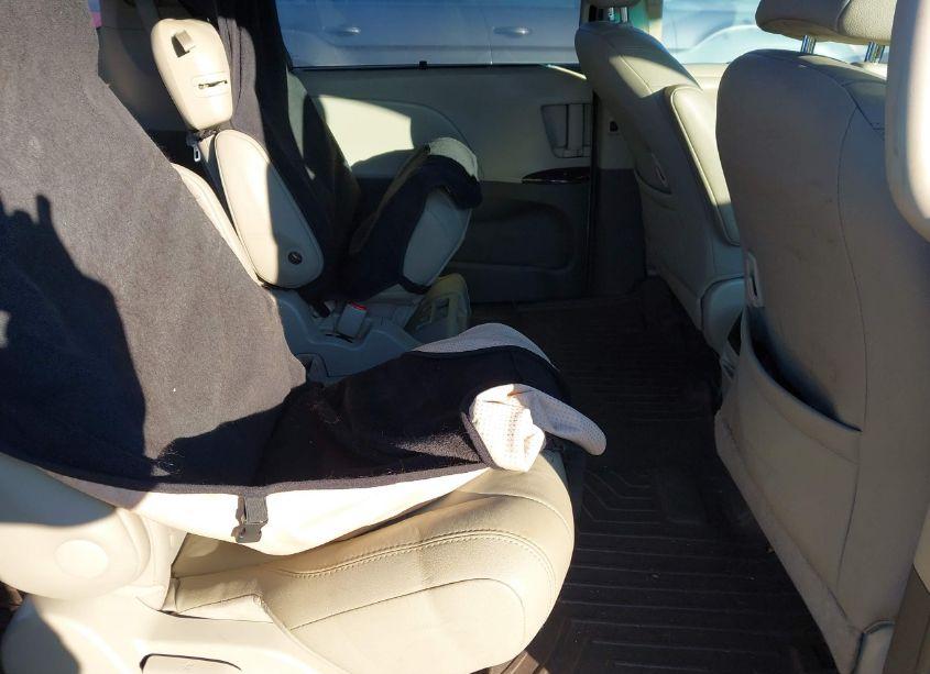 Photo 8 of 2015 Toyota Sienna XLE 8 PASSENGER (VIN 5TDYK3DC1FS563230)