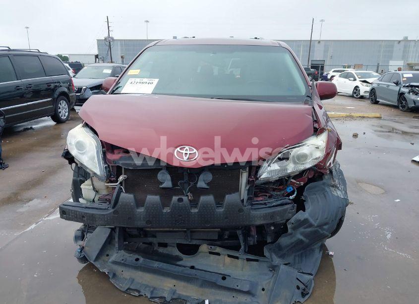 Photo 13 of 2015 Toyota Sienna XLE 8 PASSENGER (VIN 5TDYK3DC1FS576642)