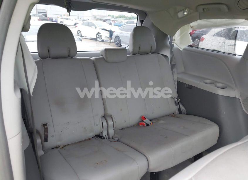 Photo 18 of 2015 Toyota Sienna XLE 8 PASSENGER (VIN 5TDYK3DC1FS576642)