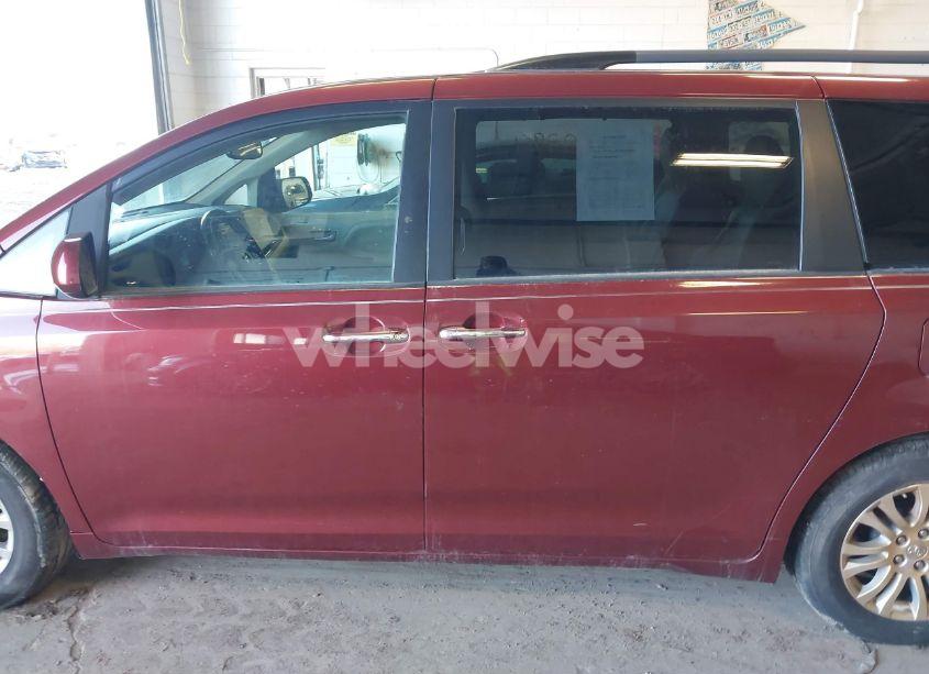 Photo 14 of 2015 Toyota Sienna XLE/LIMITED (VIN 5TDYK3DC1FS636211)