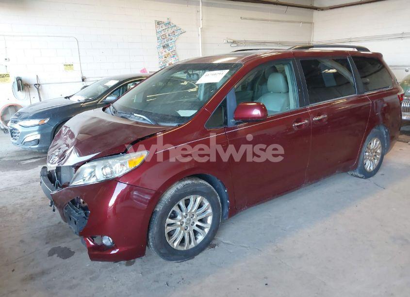 Photo 2 of 2015 Toyota Sienna XLE/LIMITED (VIN 5TDYK3DC1FS636211)