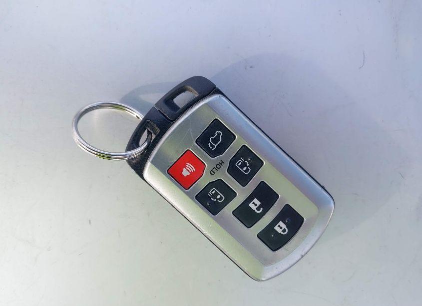 Photo 11 of 2015 Toyota Sienna XLE 8 PASSENGER (VIN 5TDYK3DC1FS689538)