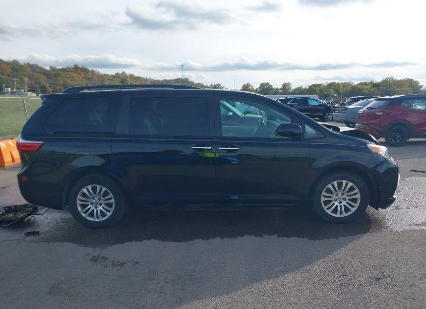 Photo 14 of 2015 Toyota Sienna XLE 8 PASSENGER (VIN 5TDYK3DC1FS689538)