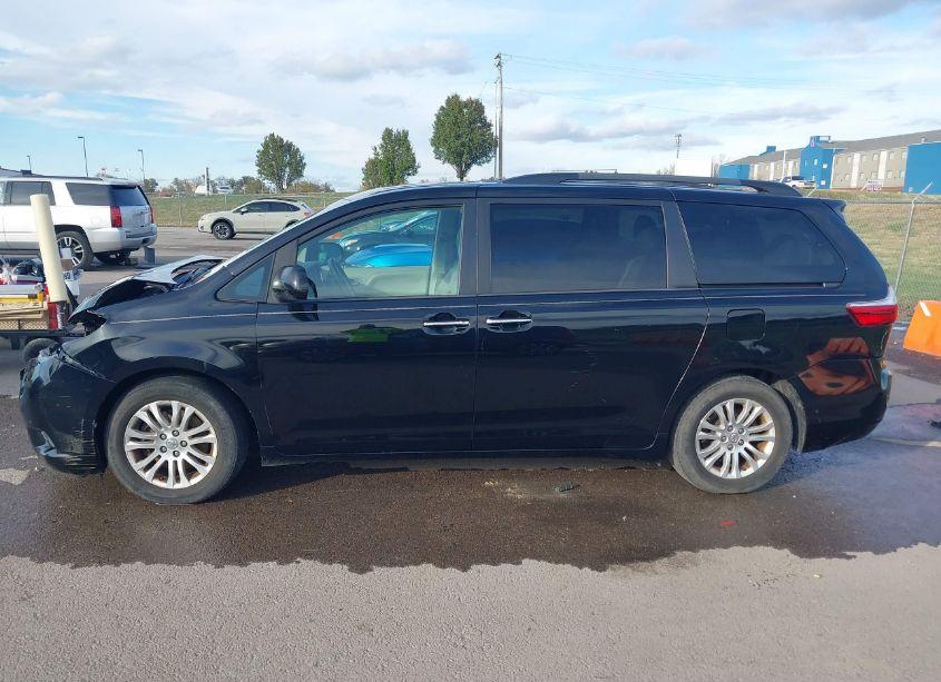 Photo 15 of 2015 Toyota Sienna XLE 8 PASSENGER (VIN 5TDYK3DC1FS689538)