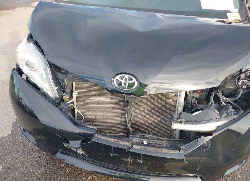 Photo 6 of 2015 Toyota Sienna XLE 8 PASSENGER (VIN 5TDYK3DC1FS689538)