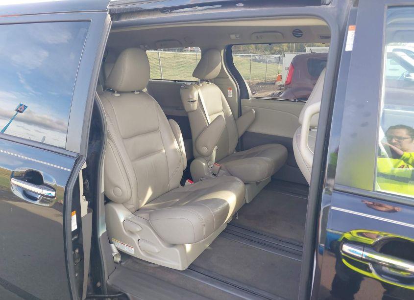 Photo 8 of 2015 Toyota Sienna XLE 8 PASSENGER (VIN 5TDYK3DC1FS689538)