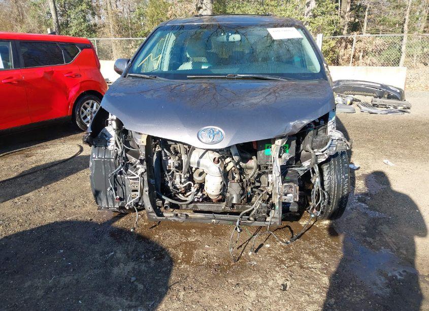 Photo 13 of 2016 Toyota Sienna XLE/LIMITED (VIN 5TDYK3DC1GS765423)