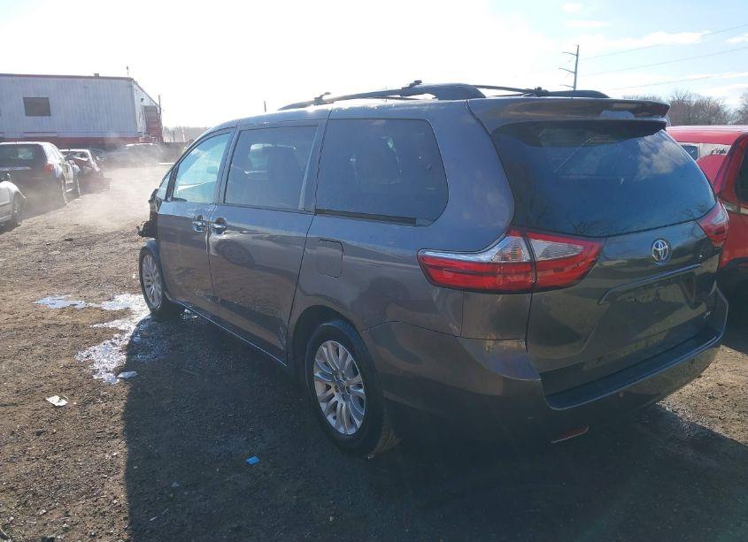 Photo 3 of 2016 Toyota Sienna XLE/LIMITED (VIN 5TDYK3DC1GS765423)
