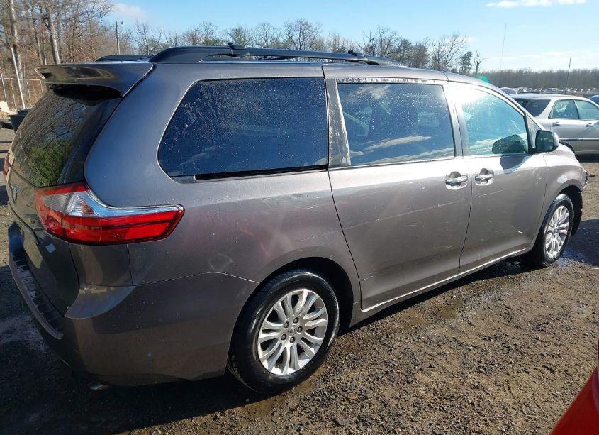 Photo 4 of 2016 Toyota Sienna XLE/LIMITED (VIN 5TDYK3DC1GS765423)