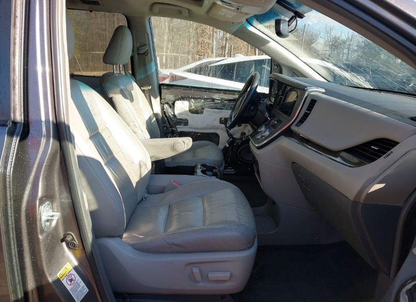 Photo 5 of 2016 Toyota Sienna XLE/LIMITED (VIN 5TDYK3DC1GS765423)