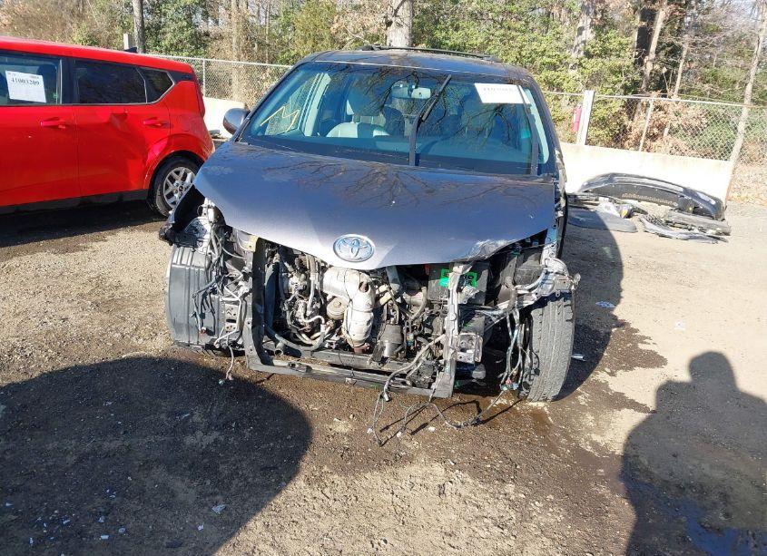 Photo 6 of 2016 Toyota Sienna XLE/LIMITED (VIN 5TDYK3DC1GS765423)