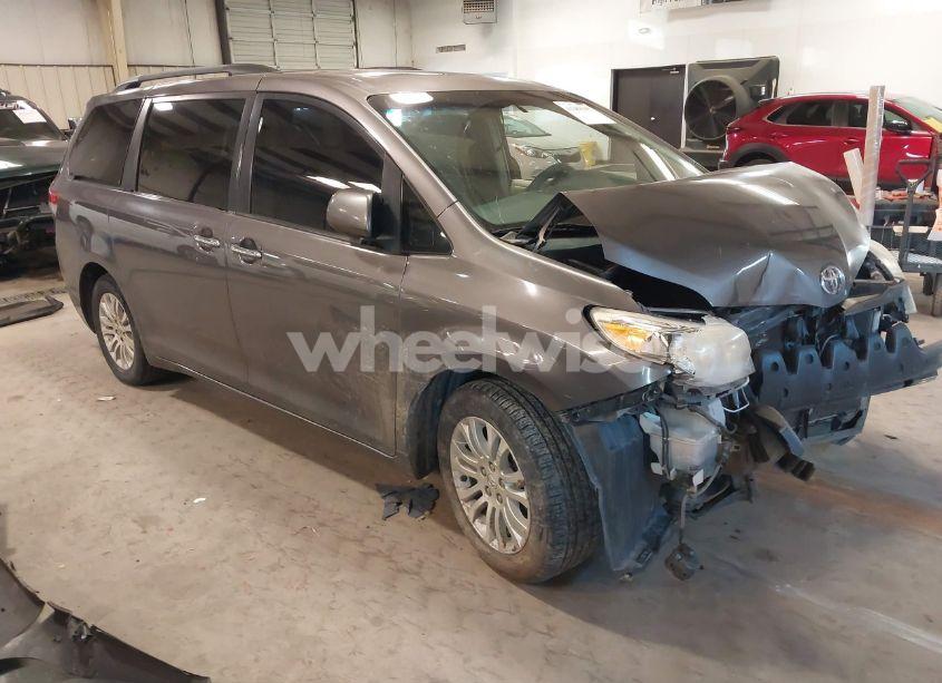 2011 Toyota Sienna XLE/LIMITED (VIN 5TDYK3DC2BS054533) main photo