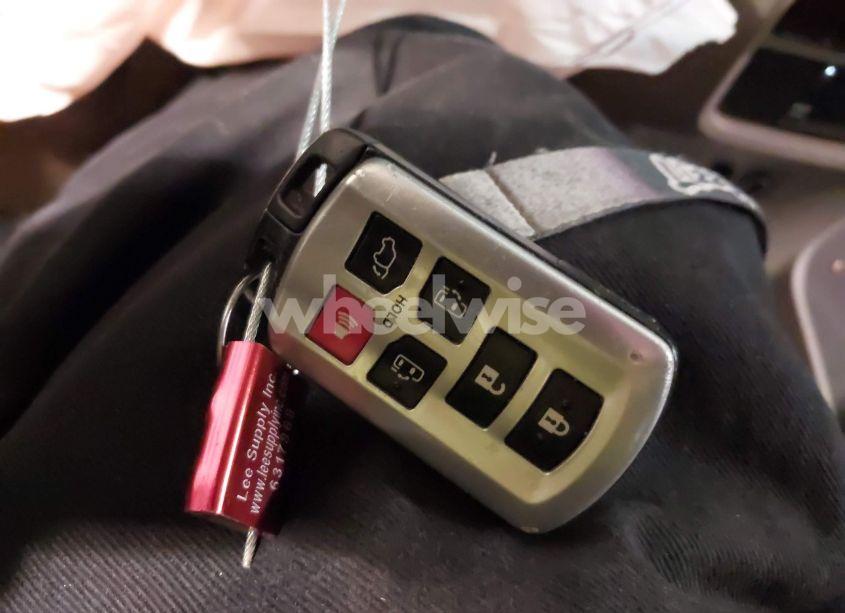 Photo 11 of 2011 Toyota Sienna XLE/LIMITED (VIN 5TDYK3DC2BS054533)