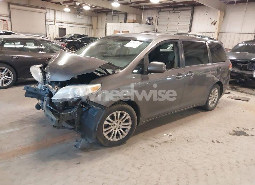 Photo 2 of 2011 Toyota Sienna XLE/LIMITED (VIN 5TDYK3DC2BS054533)