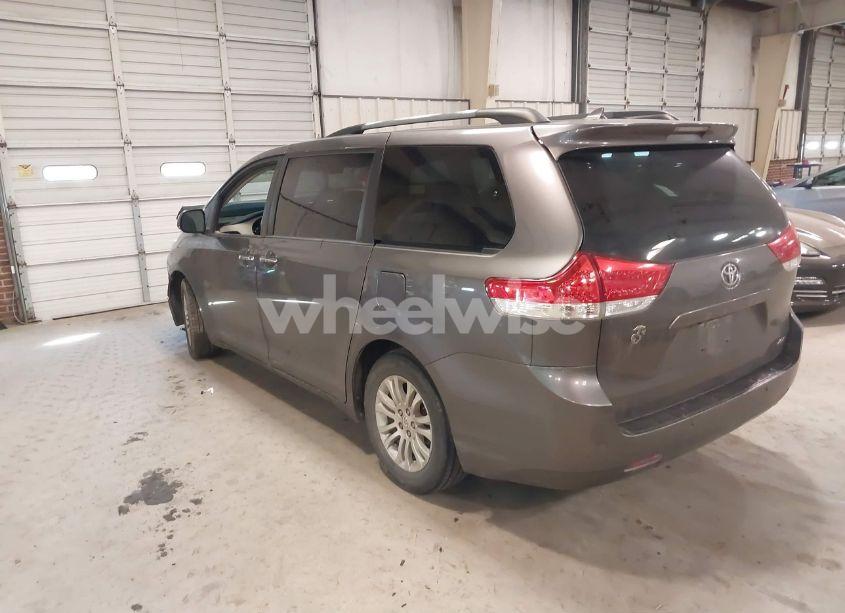 Photo 3 of 2011 Toyota Sienna XLE/LIMITED (VIN 5TDYK3DC2BS054533)