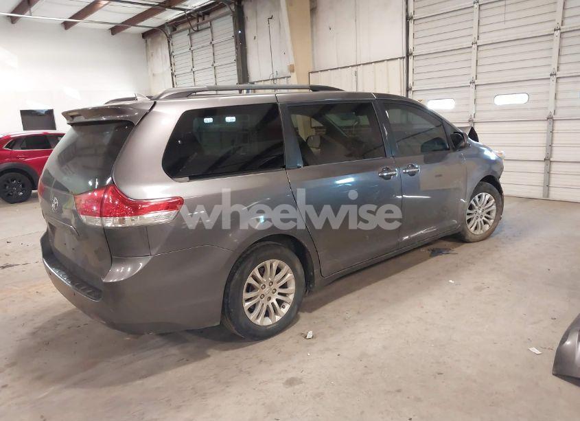 Photo 4 of 2011 Toyota Sienna XLE/LIMITED (VIN 5TDYK3DC2BS054533)