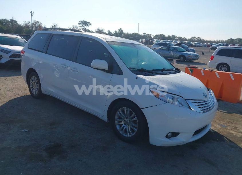 2011 Toyota Sienna XLE V6 (VIN 5TDYK3DC2BS088407) main photo