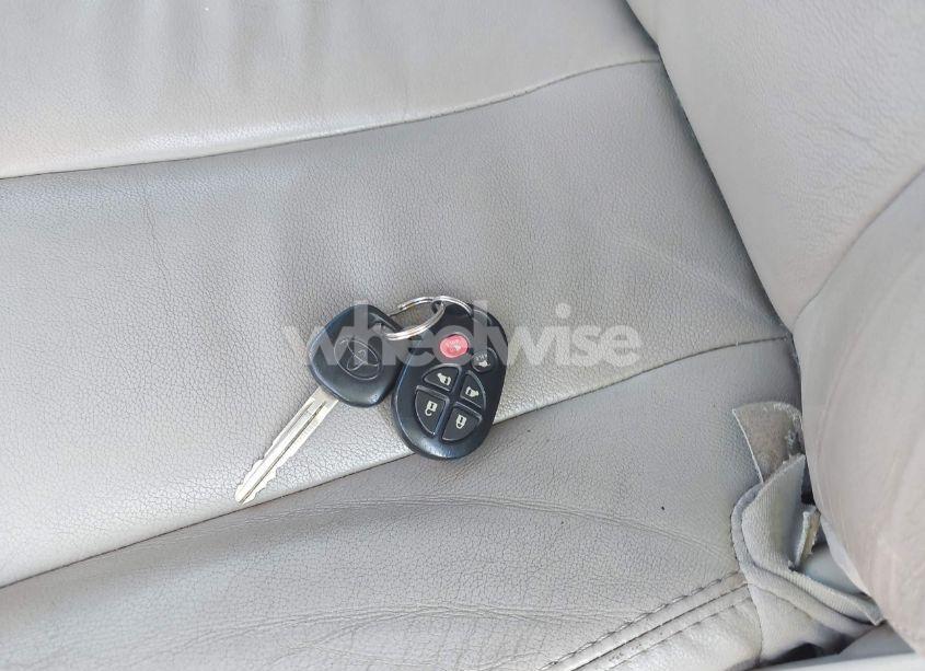 Photo 11 of 2011 Toyota Sienna XLE V6 (VIN 5TDYK3DC2BS088407)