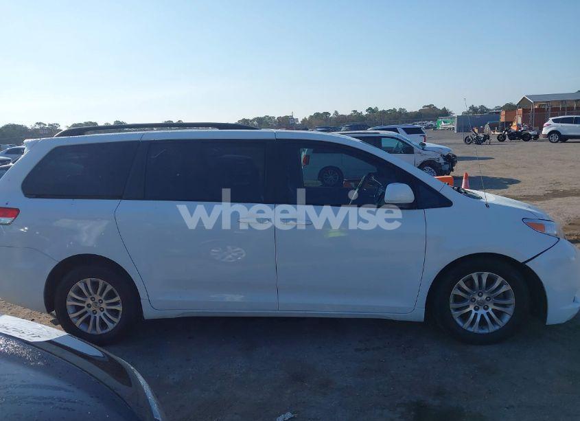 Photo 13 of 2011 Toyota Sienna XLE V6 (VIN 5TDYK3DC2BS088407)