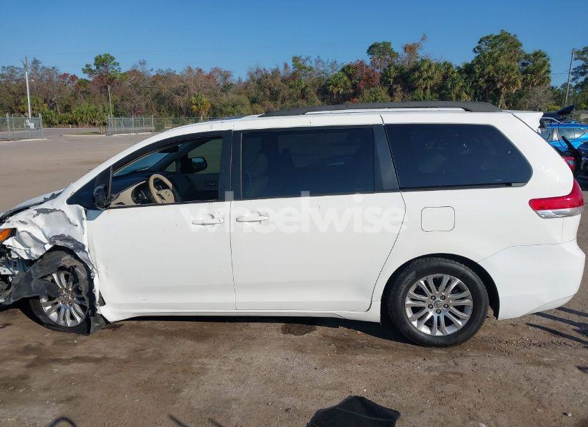 Photo 14 of 2011 Toyota Sienna XLE V6 (VIN 5TDYK3DC2BS088407)