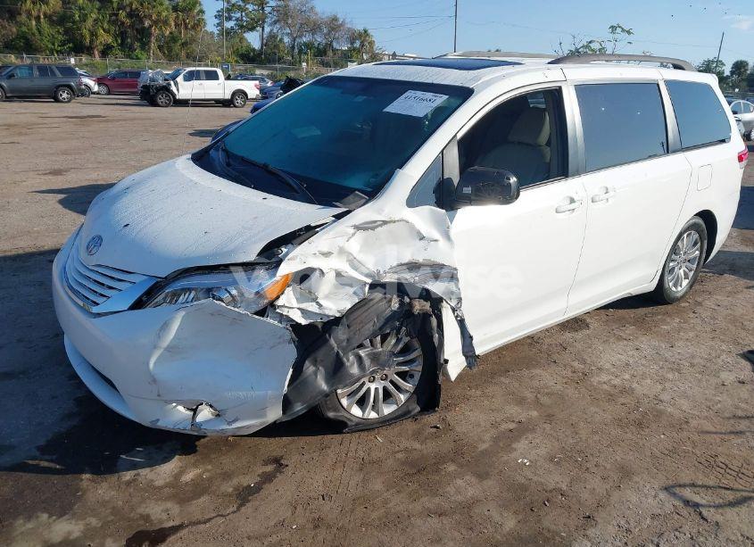 Photo 2 of 2011 Toyota Sienna XLE V6 (VIN 5TDYK3DC2BS088407)