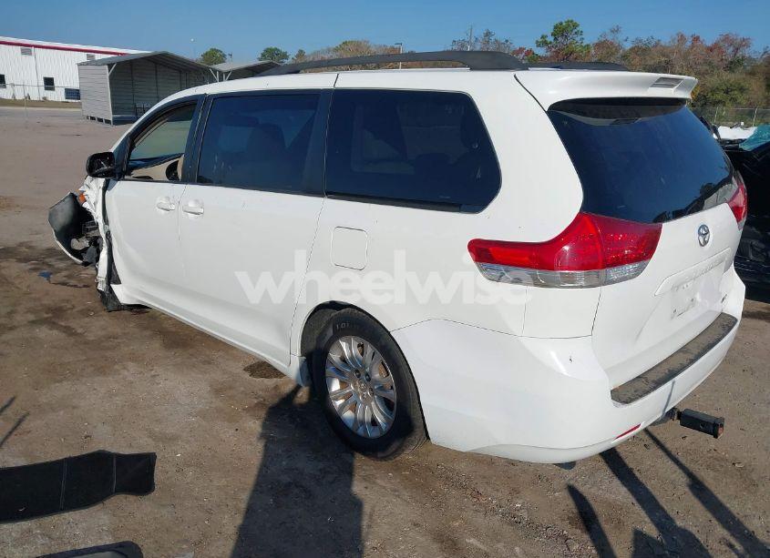 Photo 3 of 2011 Toyota Sienna XLE V6 (VIN 5TDYK3DC2BS088407)