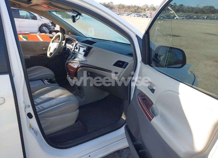 Photo 5 of 2011 Toyota Sienna XLE V6 (VIN 5TDYK3DC2BS088407)