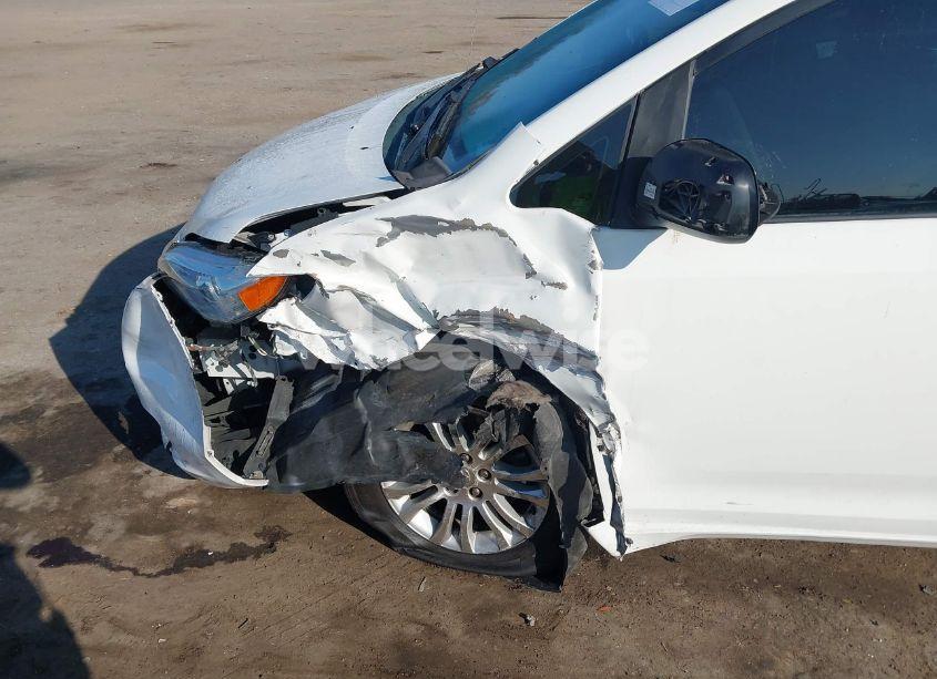 Photo 6 of 2011 Toyota Sienna XLE V6 (VIN 5TDYK3DC2BS088407)