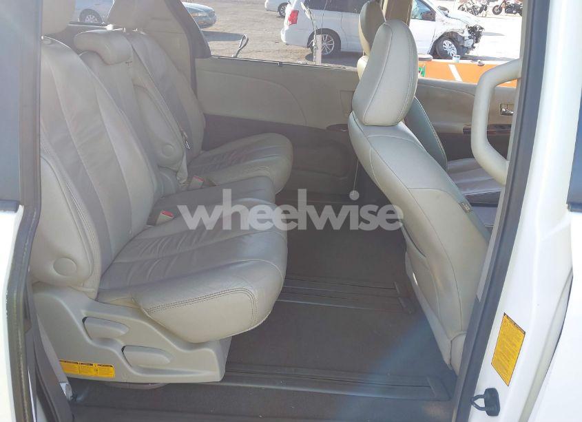 Photo 8 of 2011 Toyota Sienna XLE V6 (VIN 5TDYK3DC2BS088407)