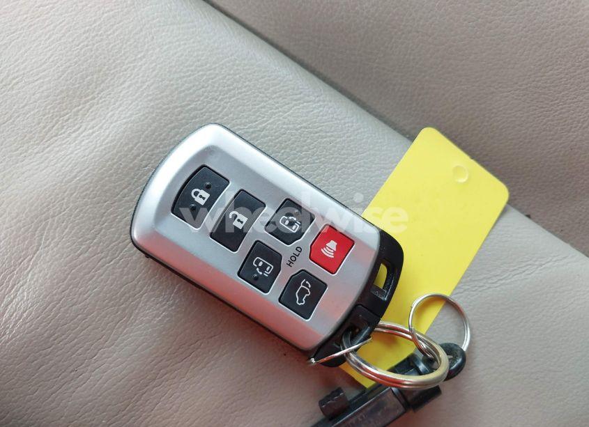 Photo 11 of 2011 Toyota Sienna XLE/LIMITED (VIN 5TDYK3DC2BS109028)