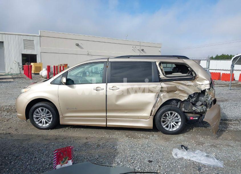 Photo 14 of 2011 Toyota Sienna XLE/LIMITED (VIN 5TDYK3DC2BS109028)